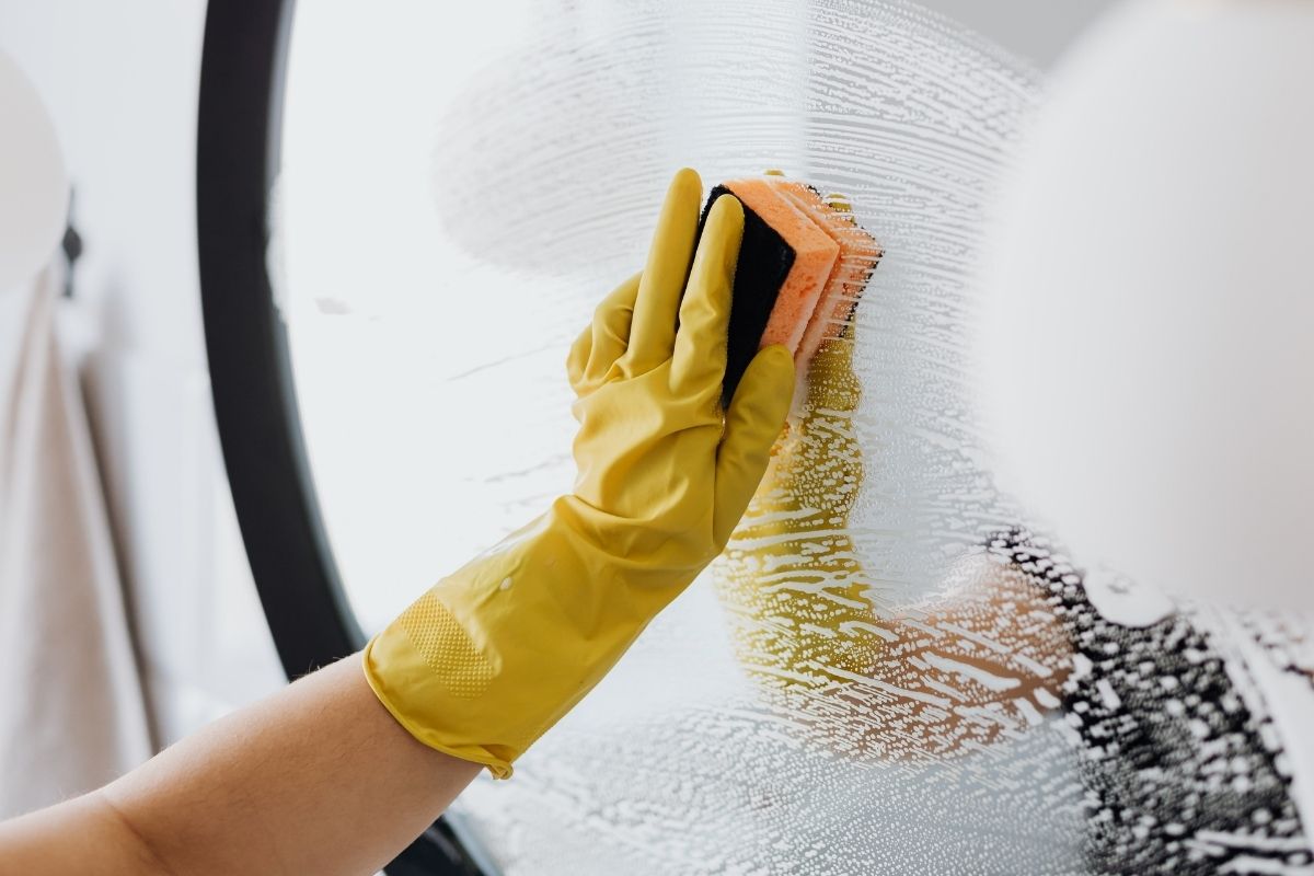 End of tenancy bathroom cleaning and descaling Islington